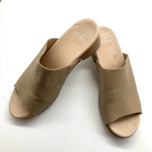 Dansko Maci Taupe Textured Beige Leather Sandals - Picture 16 of 16